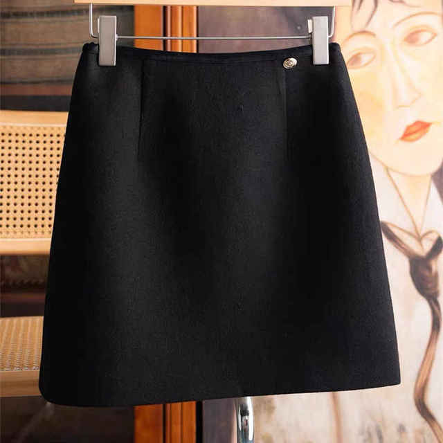 2025 Spring and Autumn New Fat MM High Waist A-line Short Skirt Large Size Fashionable Slim Woolen Strap Lined Hip Skirt Trendy
