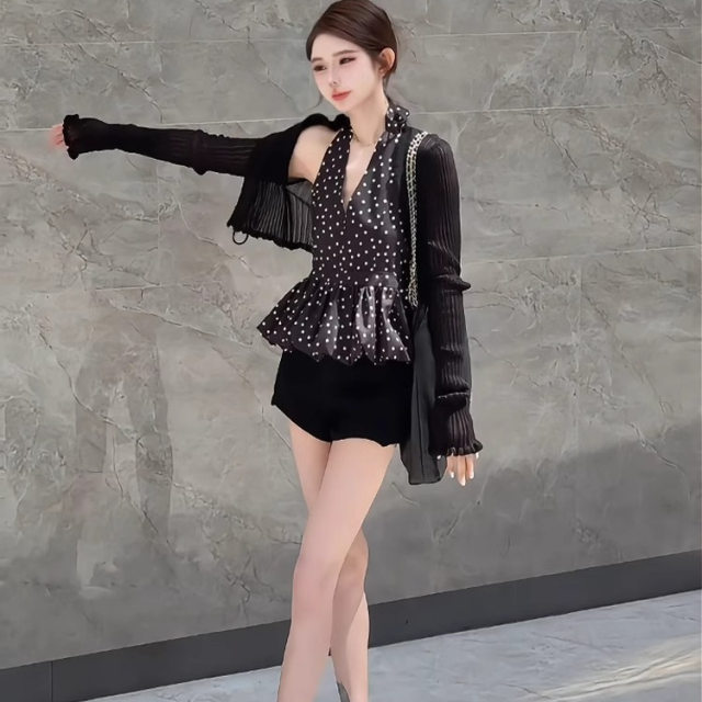Black polka dot halter neck sleeveless suspender vest for women 2025 new summer sweet and spicy chic Korean high-end top