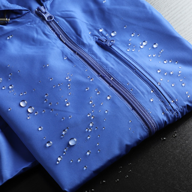 Sale for loss-proof and waterproof! Windproof and sun-proof! Thin men's hooded sports and casual jacket jacket in spring and summer