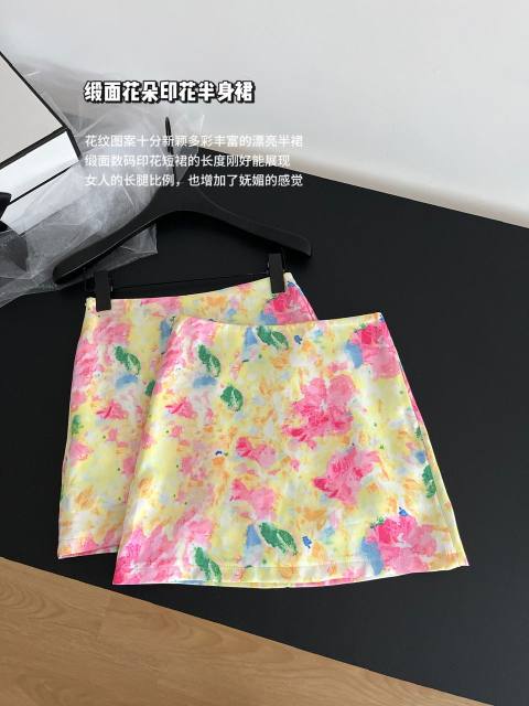 French holiday style satin color printed skirt for women in summer hot girl low waist slim A-line hip short skirt
