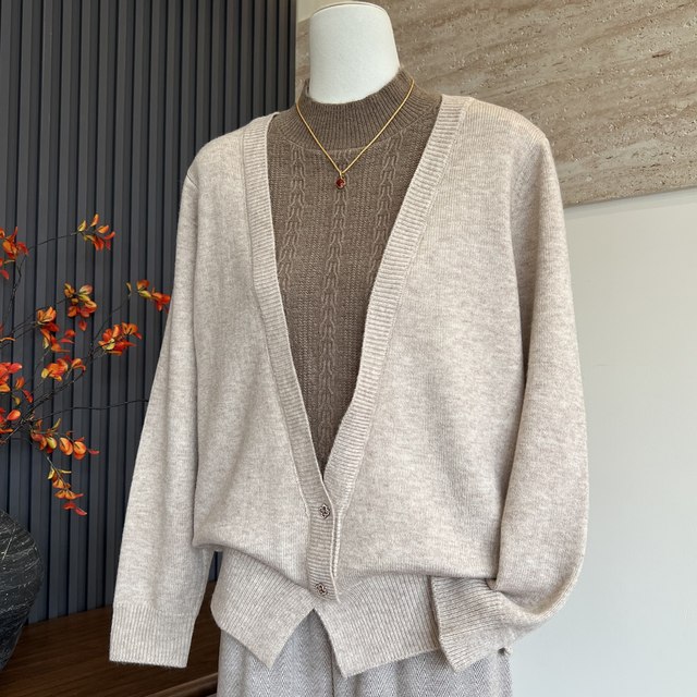 Fashionable temperament new mother's clothing autumn and winter half turtleneck sweater top middle-aged and elderly women warm fake two-piece sweater