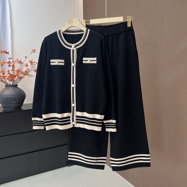 New autumn mother sweater tops and pants two-piece set of fashionable small fragrance style middle-aged and elderly cardigan sweater