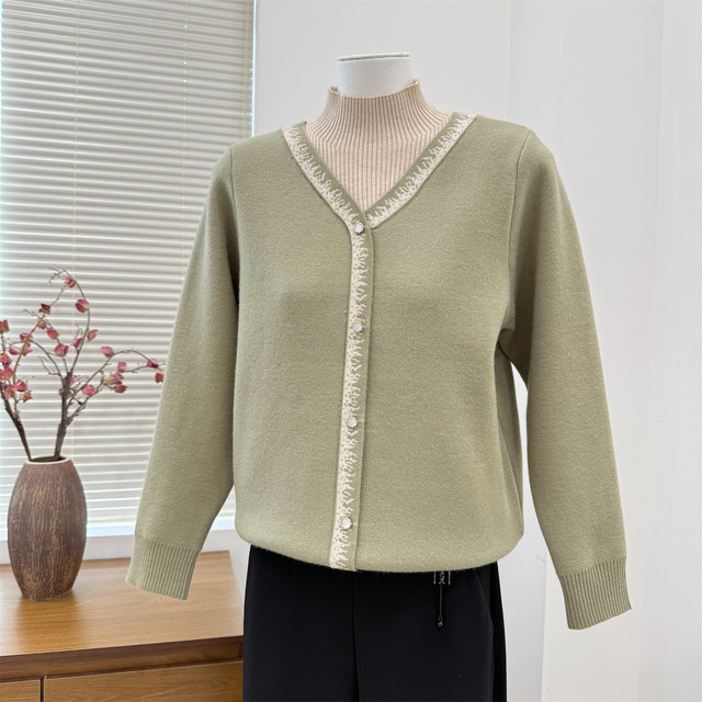 Mom's autumn and winter knitted bottoming shirt, fashionable half-turtleneck sweater, middle-aged and elderly women's clothing, fashionable and noble top