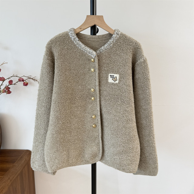 Middle-aged and elderly mothers autumn clothes, small fragrant style jacket 2025 new middle-aged women's spring and autumn knitted cardigan wool top