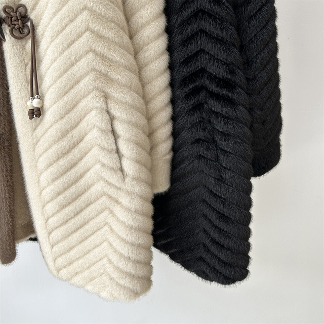 Mom's Autumn and Winter Clothes, Mrs. Fur All-in-One Jacket, Middle-aged and Elderly Large Size Mink Velvet Cardigan, Lady Fur