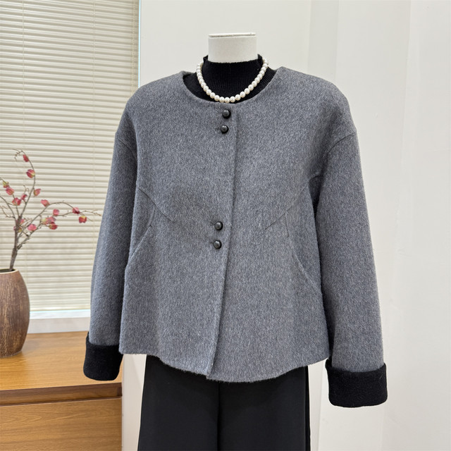 Middle-aged mother autumn and winter woolen coat 2025 new style middle-aged and elderly women's spring and autumn knitted top jacket