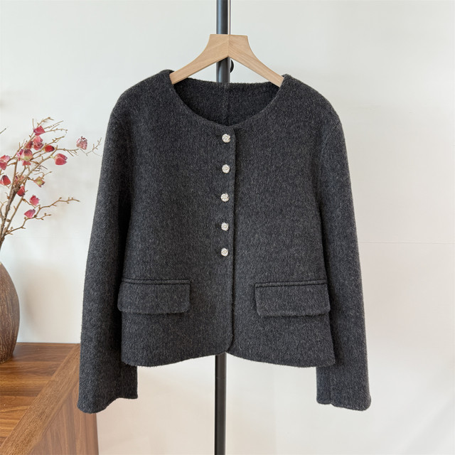 Middle-aged mother's autumn woolen short coat 2025 new style middle-aged and elderly women's spring and autumn temperament round neck cardigan clothes