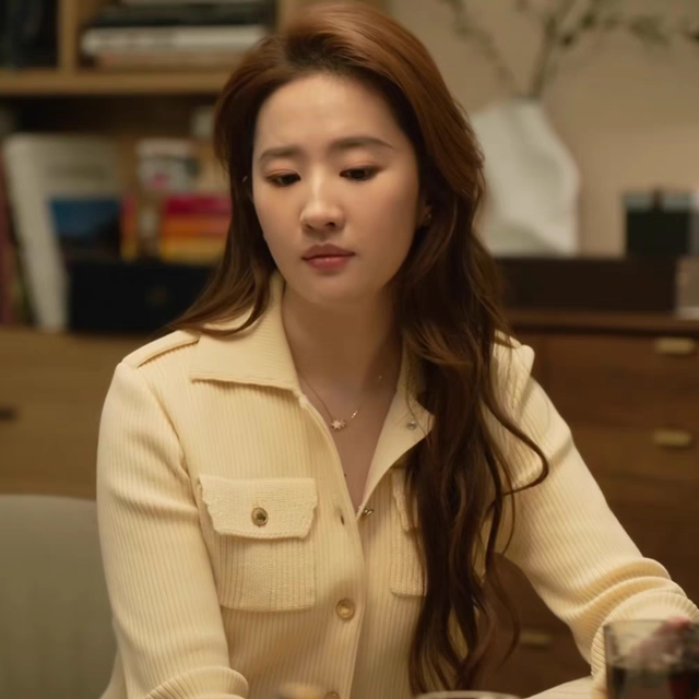 
The story of rose Huang Yimei Liu Yifei same style lapel pocket short cardigan sweater knitted sweater women