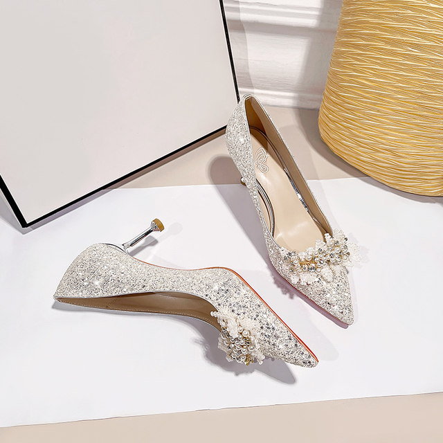 Pointed toe wedding shoes for women 2025 new main wedding dress bride shoes can be worn normally with bridesmaid shoes French crystal high heels