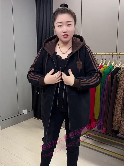 High-end large-size soft denim plus velvet jacket for women in winter mother suit color-blocking hooded embroidery fashionable medium-length cotton suit