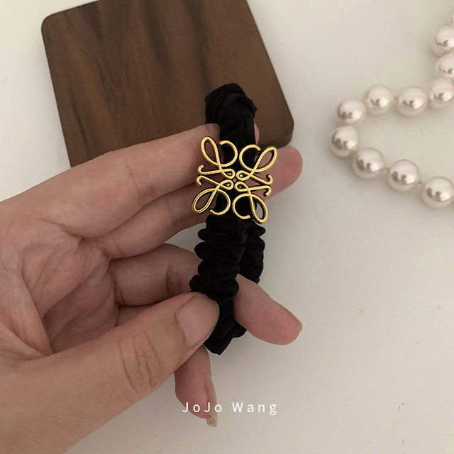 Middle -aged small practical ~ black gold set rings headwear high bombs tie the hair decoration back brain plate head head head head rope South Korea