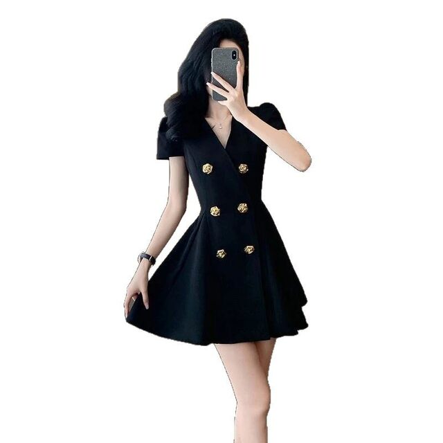 The famous lady is fashionable, waist-tight, slim, A-line double-breasted temperament and elegant OL style commuting summer V-neck suit dress