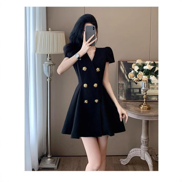 The famous lady is fashionable, waist-tight, slim, A-line double-breasted temperament and elegant OL style commuting summer V-neck suit dress