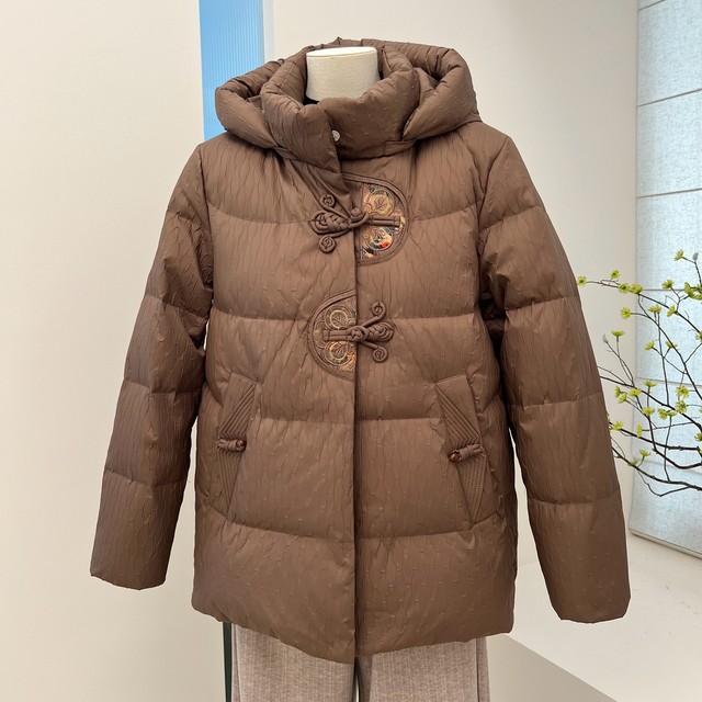 Winter grandma down jacket, warm loose coat, thick solid color embroidery hooded zipper top for mother and the elderly