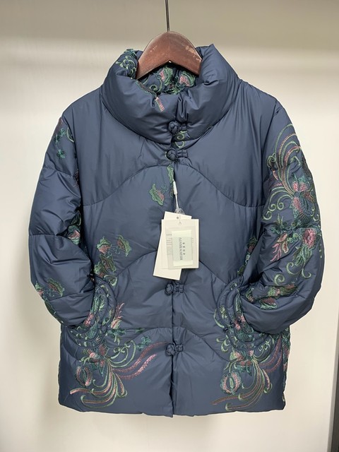 Counter product winter new mother's wear down jacket white duck down jacket middle-aged and elderly warm embroidered grandma top women