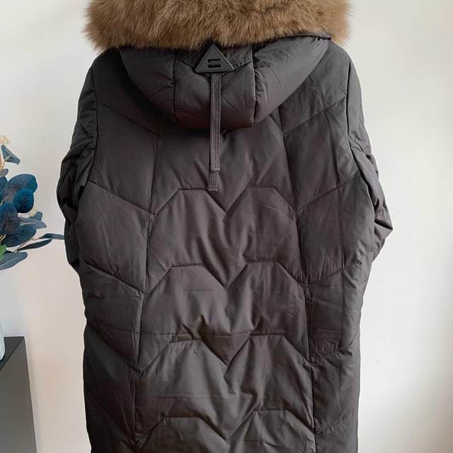Winter down jacket for middle-aged and elderly granny wear loose fox fur collar temperament mother thickened white duck down top