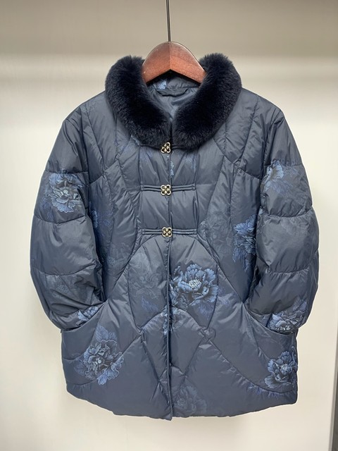 Shopping mall winter grandma down jacket to keep warm middle-aged and elderly mothers white duck down jacket fur collar top for women