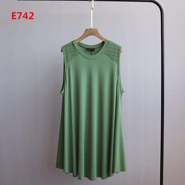 Spring and summer large size European and American new women's versatile simple, fashionable, loose, thin round neck sleeveless T -shirt skirt top