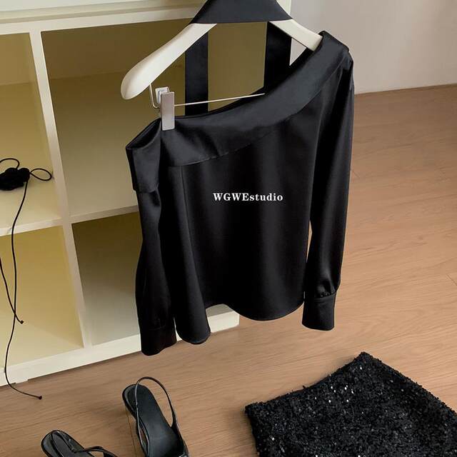 French temperament, the word -of -the -shoulder long -sleeved top, female early autumn design sense, niche, thin satin shirt
