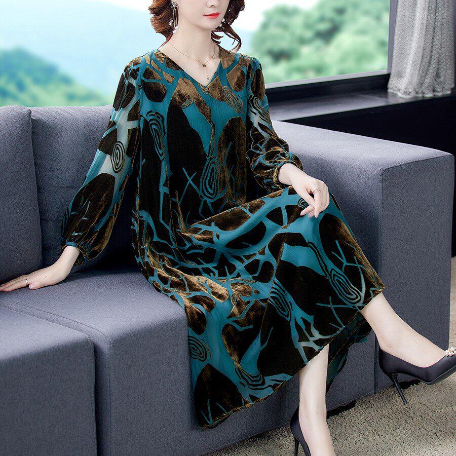 2021秋装新款九瓣花v领真丝植绒花底摆不规则a版丝绒连衣裙