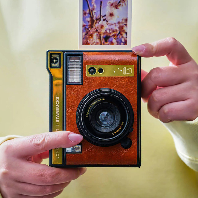 Starbuck digital camera mirror light melting gold retro style Lomography co-branded polaroid automatic metering