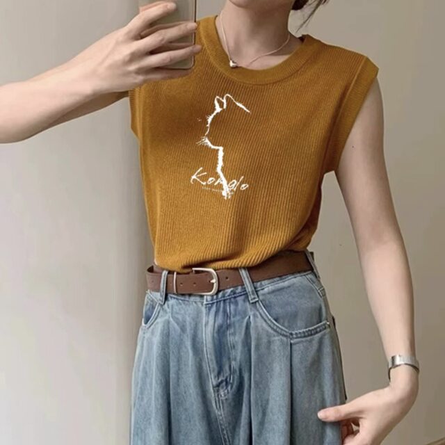 Green hot girl sleeveless vest for women in summer European goods shoulder top design niche thin ice silk knitted T-shirt
