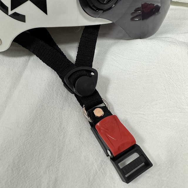 Electric vehicles are suitable for far-reaching 009/Yadi g6t helmet snap helmet latch accessories upgraded without disassembly rope