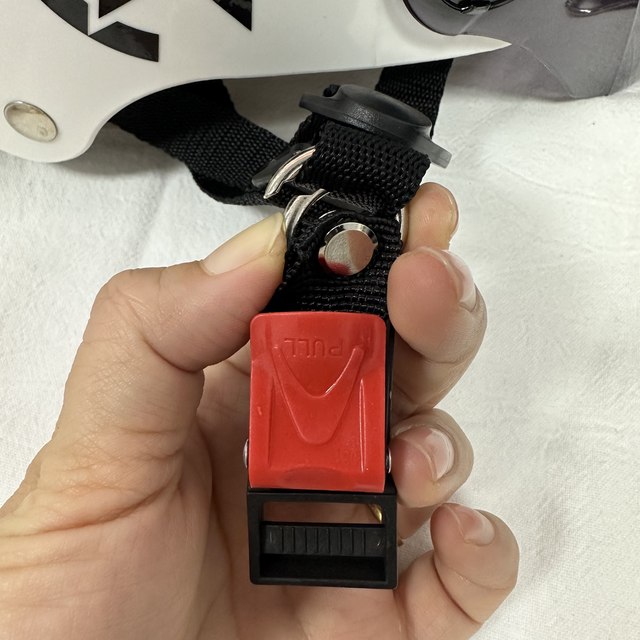 Electric vehicles are suitable for far-reaching 009/Yadi g6t helmet snap helmet latch accessories upgraded without disassembly rope