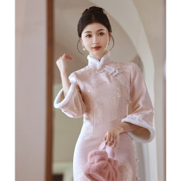 Pink cheongsam 2023 new plush thick and improved new Chinese retro national style long sleeved engagement dress for women in autumn and winter