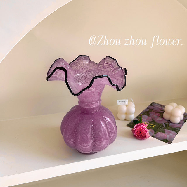 Medieval vase ornaments, living room flower arrangements, flowers, glass, high-end French Fenton dining table, home decorations