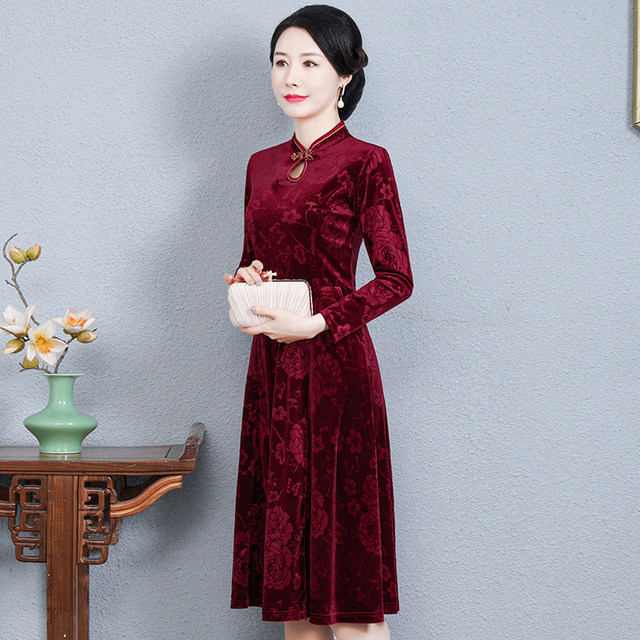 New high-end cheongsam in spring and autumn gold velvet dress middle-aged and elderly long-sleeved dress solid color embossed long skirt