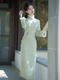 2023 New Chinese style national style retro young girl green slim dress improved dress autumn and winter velvet thick