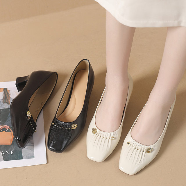 Top layer cowhide shallow mouth single shoes spring and autumn thick heel medium heel women's leather shoes soft sole new high heels large size women's shoes 43