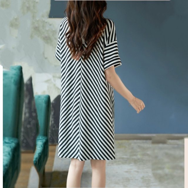 Round neck spliced ​​striped dress 2025 summer women's niche style new straight loose fashionable casual midi skirt