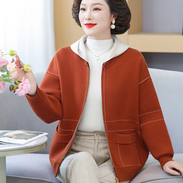 Mom autumn knitted jacket short hooded top 2025 new middle-aged and elderly women's noble windbreaker jacket