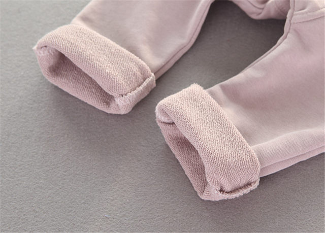 One-year-old baby spring costume 0-1 Zhou baby spring and autumn set 2 to 3 children three-piece floral three-piece set 4 May 6 princess