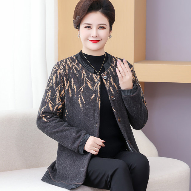 Fat grandma's autumn and winter knitted thick coat mother's large size cardigan plus velvet sweater middle-aged and elderly women's inner wear warm clothes
