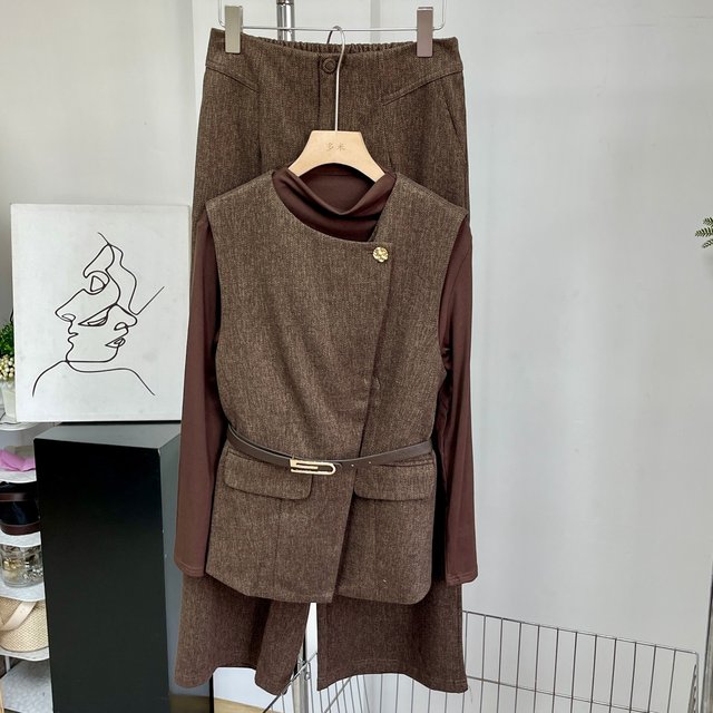 Fashionable and fashionable mother autumn three-piece set for women to look slim 2025 new style middle-aged and elderly temperament vest spring and autumn set