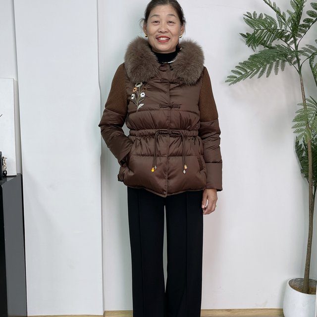 Middle-aged mother fox big fur collar down jacket women winter new middle-aged and elderly embroidered waist warm cotton jacket
