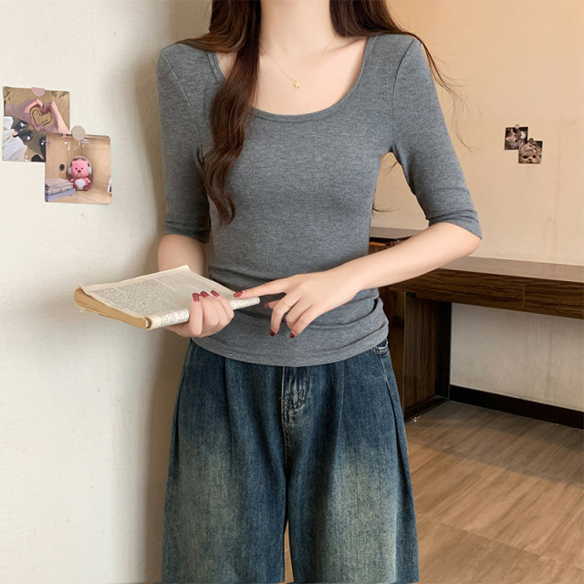 Gray mid -sleeve U -collar bottom shirt female 2024 new spring and autumn slim collar dew back clavicle five -point sleeve top
