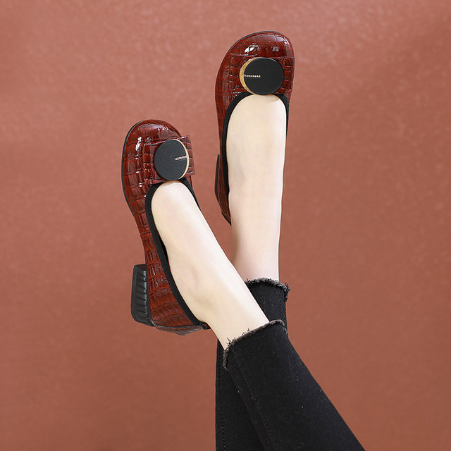 Genuine leather spring shoes, comfortable casual leather shoes, soft soles, lightweight flat soles, large size women's shoes, spring and autumn Runyue mother's shoes