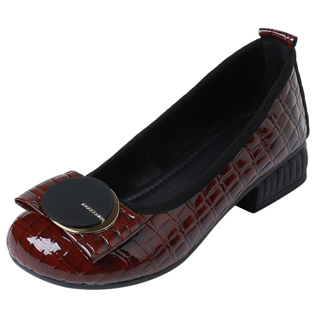 Genuine leather spring shoes, comfortable casual leather shoes, soft soles, lightweight flat soles, large size women's shoes, spring and autumn Runyue mother's shoes
