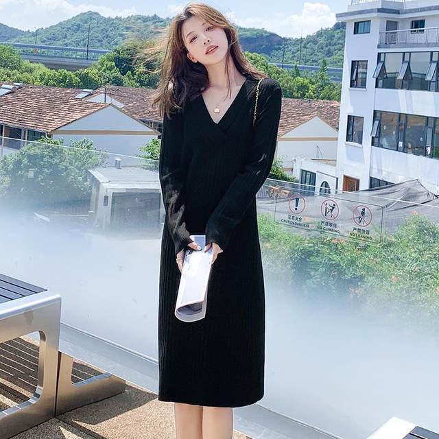 Autumn and winter 2024 new style coats, mid-length sweater skirts, knee-high V-neck bottoming, knitted dresses for women