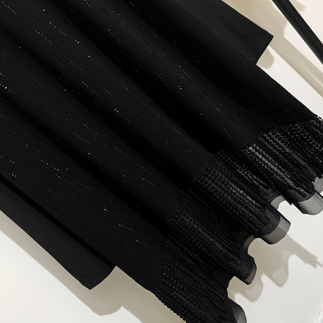 Large size knitted dress for women in autumn and winter new loose round neck and inner temperament versatile tassel diamond-set top outside wear
