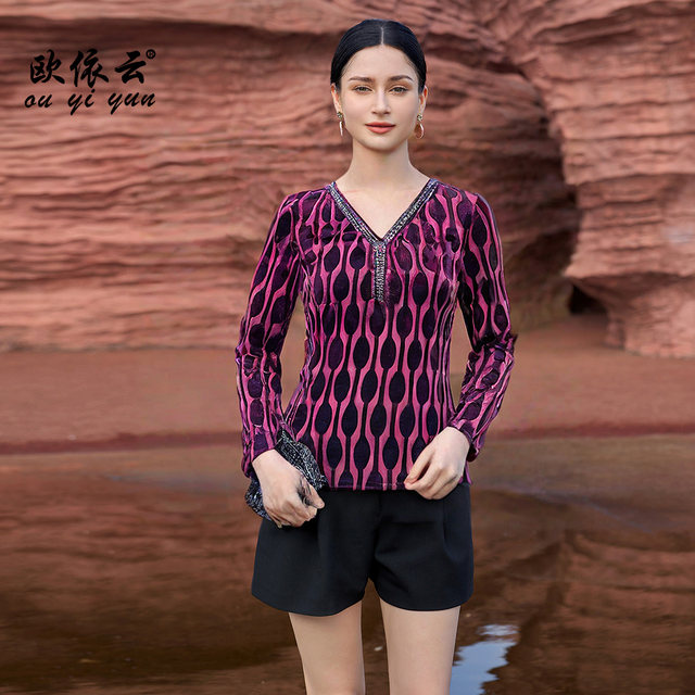 Eiyun Ou's middle-aged mother's slim short top long sleeve autumn suit 2025 new fashionable slim large size base shirt for women