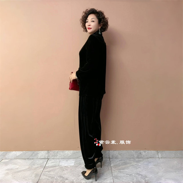High -end wide wife autumn and winter new velvet cardigan middle -aged and elderly mother pretend to be fashionable long -sleeved large size jacket
