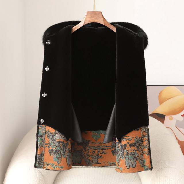 Middle-aged and elderly mothers winter fur all-in-one coat women's reversible fox fur collar fur granny wear mink velvet coat