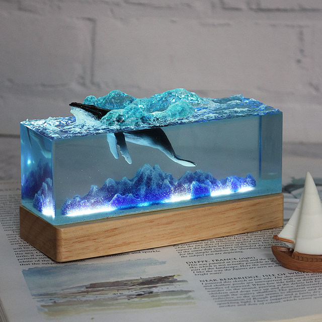Blue Mountain whale carts healing a couple birthday gift, marine whale USB night light night light resin desktop ornament
