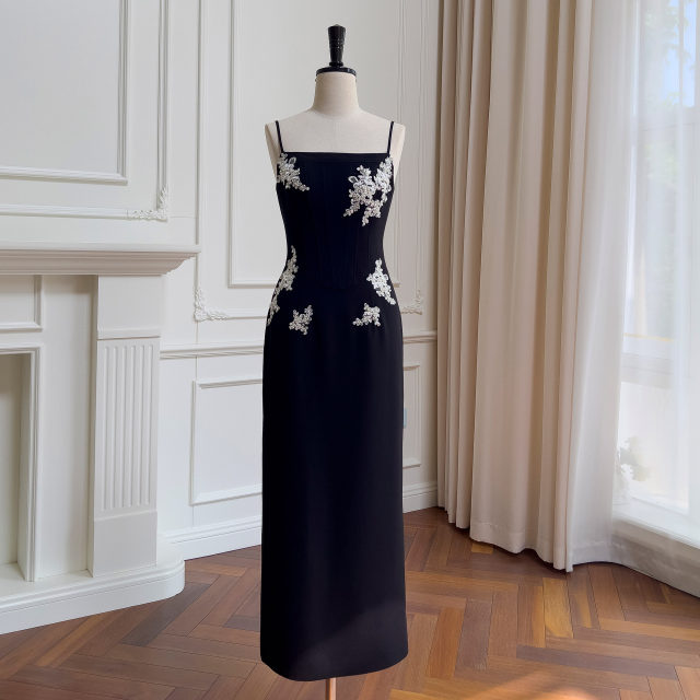 French 2025 summer light luxury diamond jewelry strapless black skirt small dress suspender long slim hip-covered slim dress
