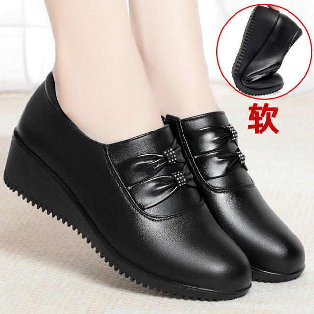 Wedge-heeled leather mother shoes soft sole non-slip middle-aged women's single shoes mid-heeled red middle-aged leather shoes comfortable round head
